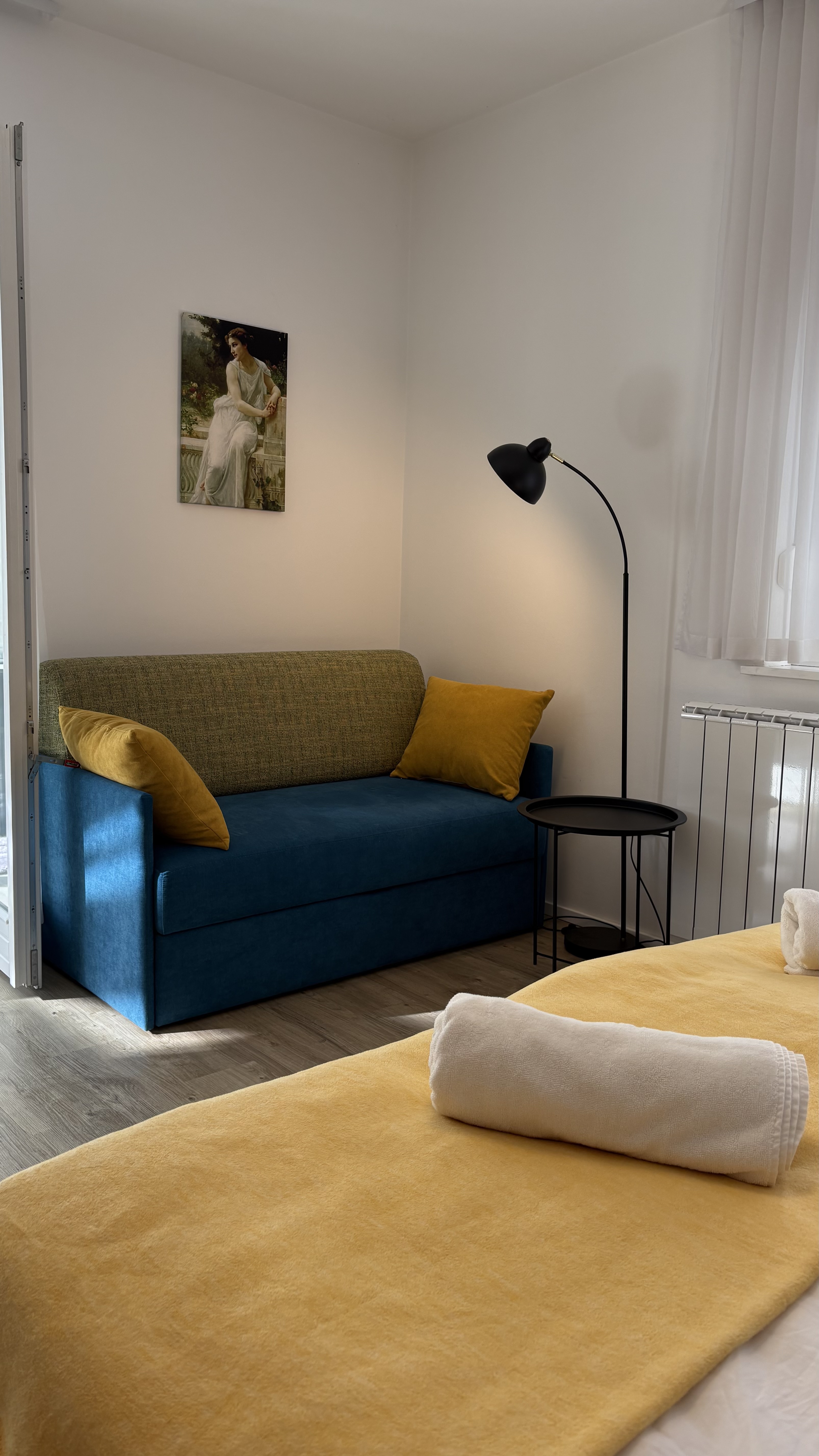 Wohn- und Schlafbereich des Studio Apartment Rimljanka